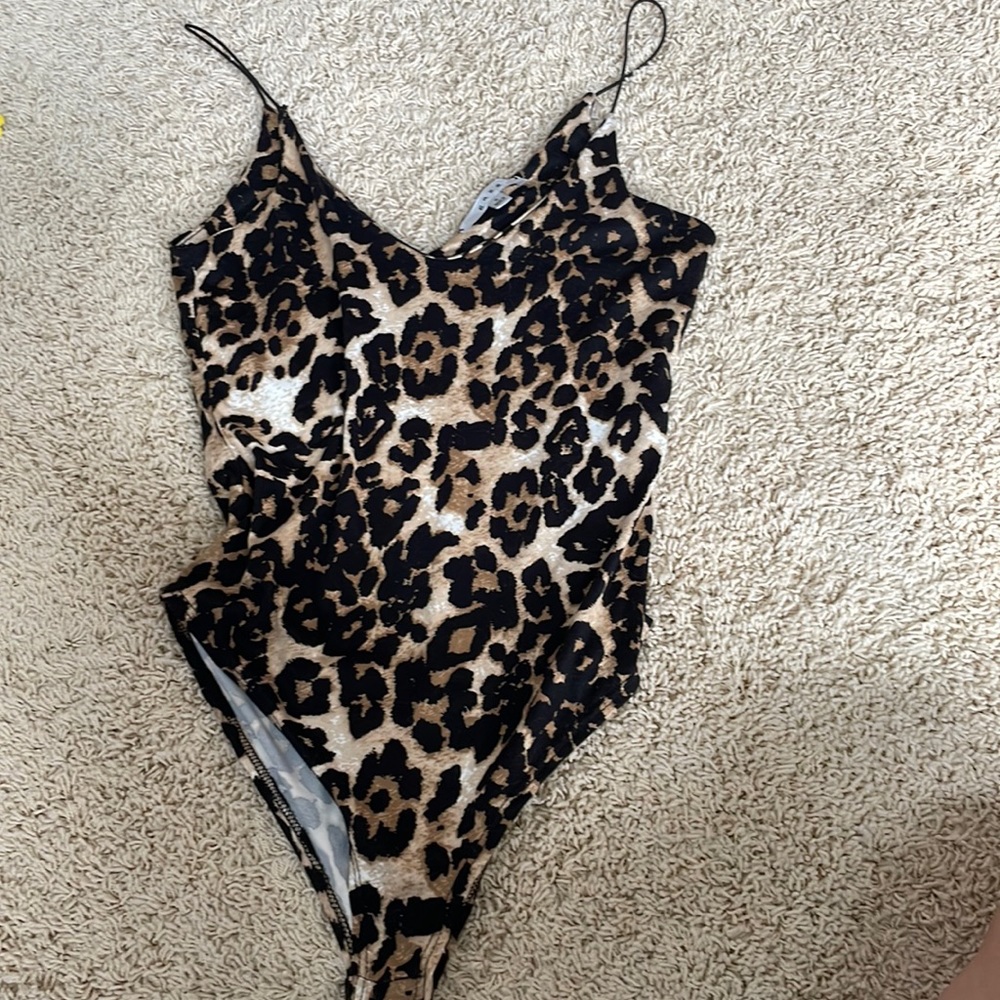 Gaze Women’s Cheetah Leopard Bodysuit Spaghetti Strap Size Small
